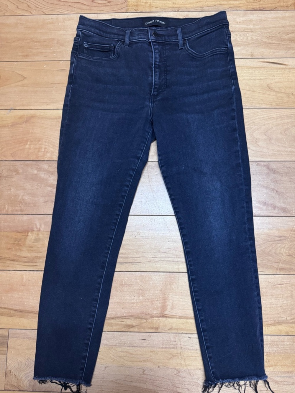 Aritzia Denim Forum Nico Skinny Crop Jeans 31 Dark Wash Raw Hem Stretch